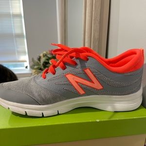 New balance sneakers like new. Worn 3xs